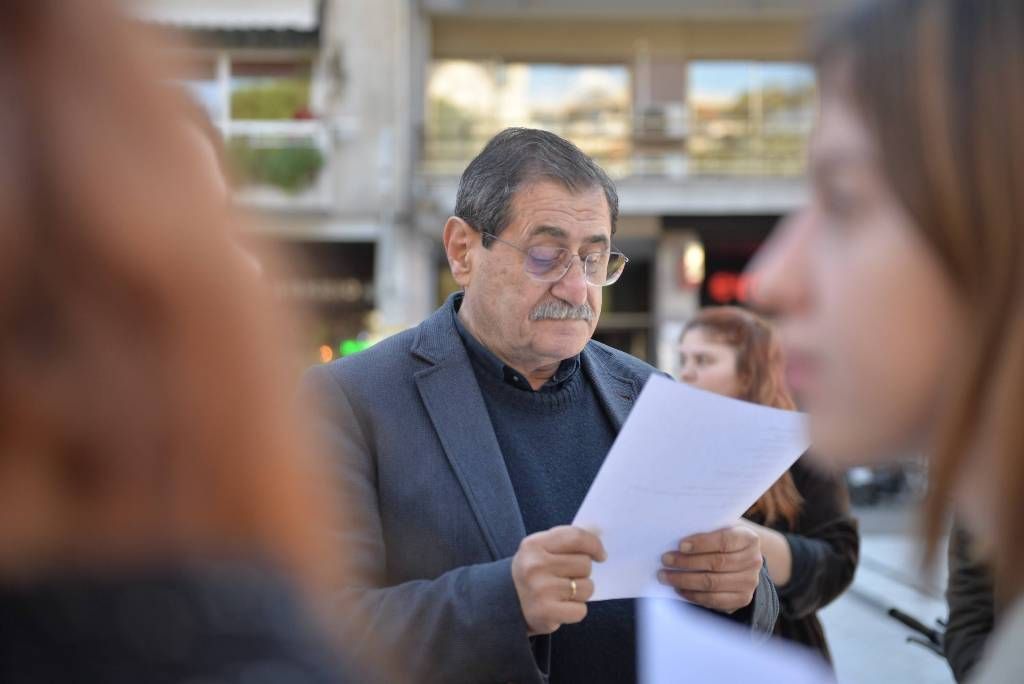 Ο Δήμαρχος Πατρέων στην δράση των σπουδαστών του ΔΗ.ΘΗ.ΠΕ Πάτρας στην πλατεία Εθνικής Αντίστασης