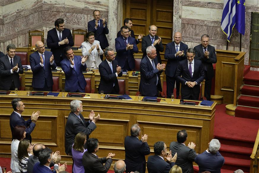 Μαραθώνιος ψήφισης νομοσχεδίων – Η εκλογική ατζέντα της κυβέρνησης και η μεσαία τάξη