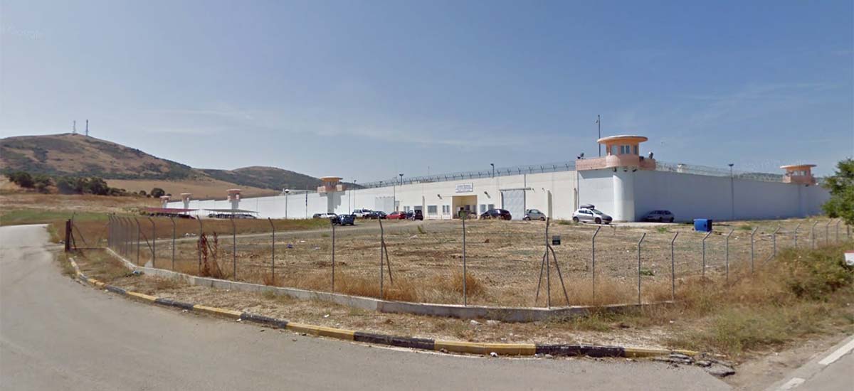 Έφοδος της Αστυνομίας στις φυλακές Δομοκού: – Ανάμεσα στους συλληφθέντες και ο Αλκέτ Ριζάι