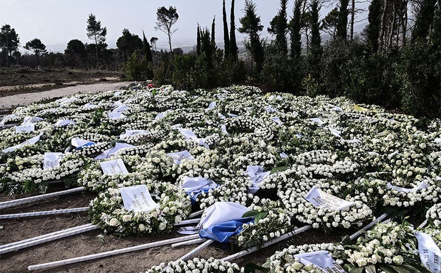 Η οικογένειά του τέως βασιλιά Κωνσταντίνου έφτασε στο Τατόι για το τρισάγιο