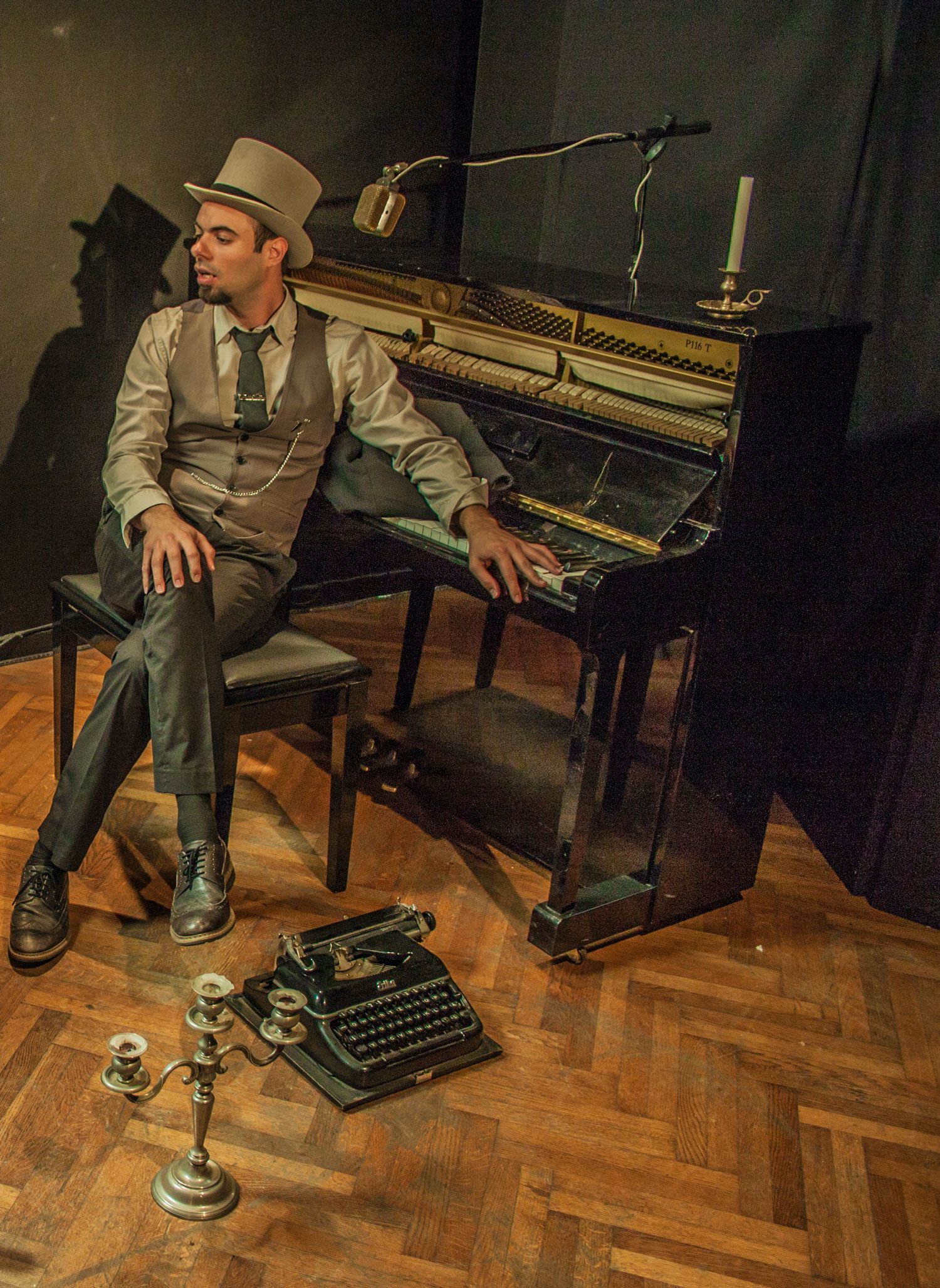 Στο θέατρο όροφως η μουσική παράσταση “Dark Prince of the Cabaret”