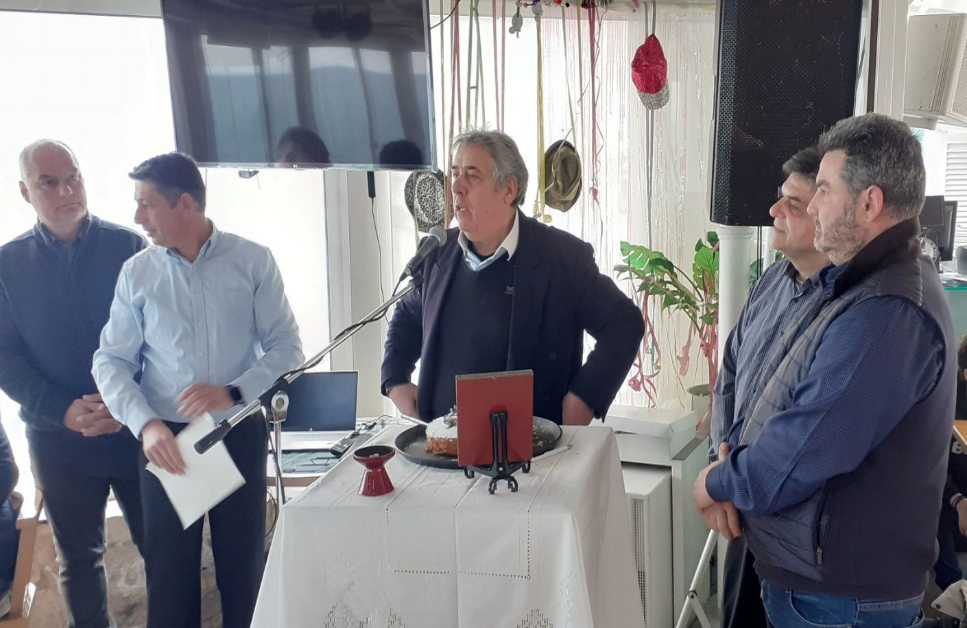 Ο δημοτικός σύμβουλος Δημήτρης Πελεκούδας στην εκδήλωση κοπής της Πρωτοχρονιάτικης πίτας του Συλλόγου Ηλεκτρολόγων Μηχανολόγων Μηχανικών Τ.Ε. Δυτικής Ελλάδας.