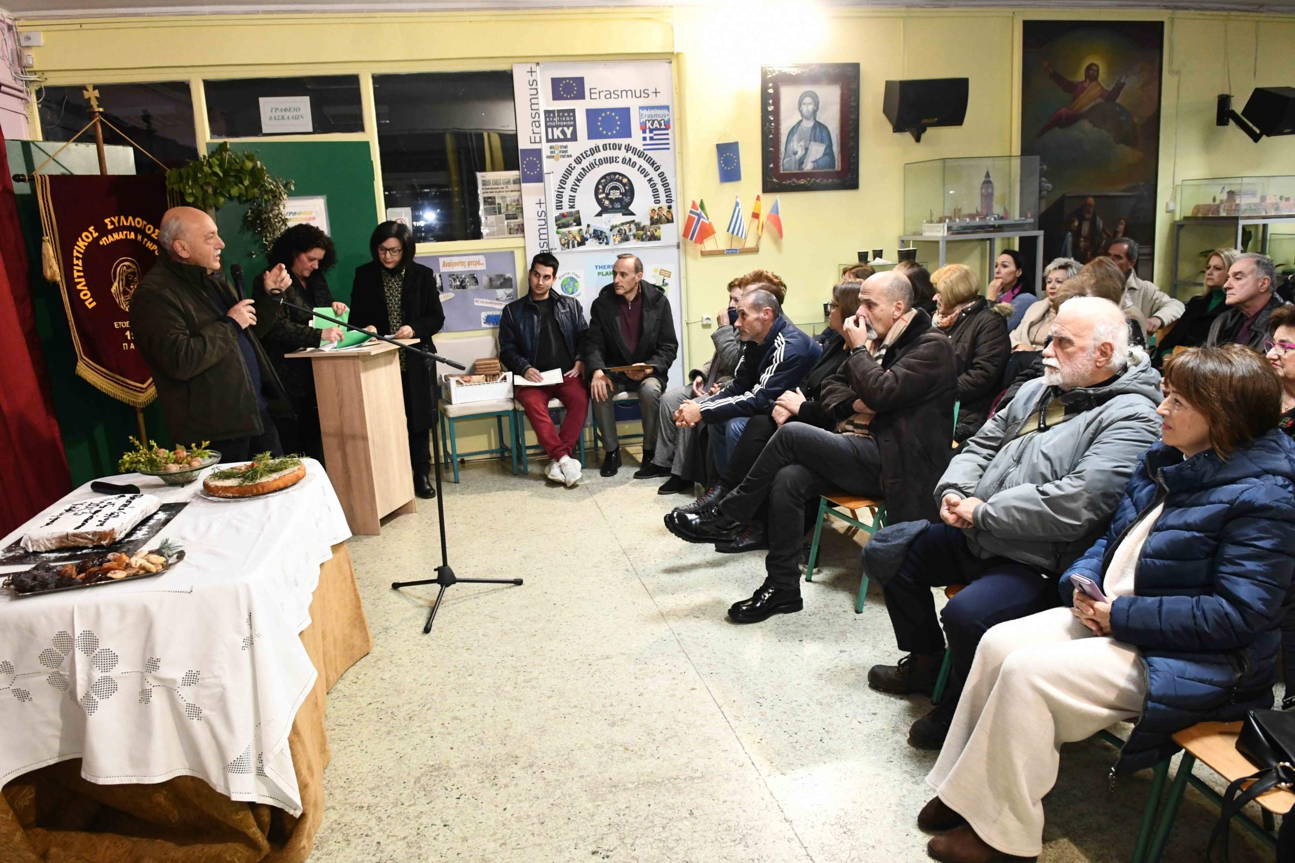 Ο Αντιδήμαρχος  Χρήστος Κορδάς στην εκδήλωση κοπής της Πρωτοχρονιάτικης πίτας του Πολιτιστικού Συλλόγου «Παναγιά Γηροκομήτισσα»