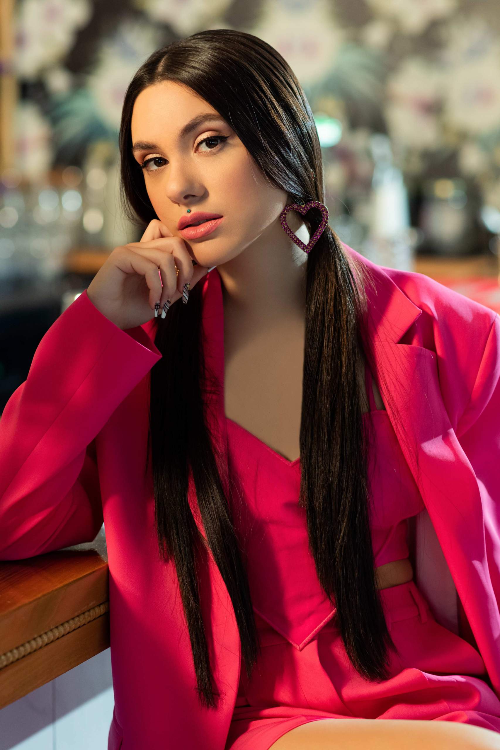 Η Joanne, το απόλυτο it girl της ελληνικής δισκογραφίας, σε ένα μοναδικό remake του “Tom’s Diner”.