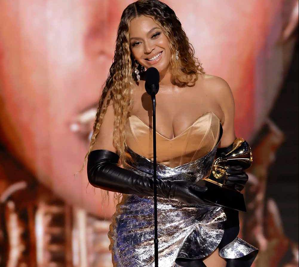 Grammy 2023: Η Μπιγιονσέ έγραψε ιστορία κατακτώντας το 32ο της μουσικό βραβείο