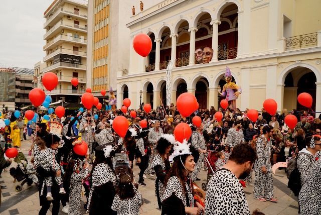 Πάτρα : Με μεγάλη επιτυχία η μεγάλη παρέλαση των μικρών