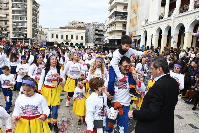 Πάτρα : Με μεγάλη επιτυχία η μεγάλη παρέλαση των μικρών