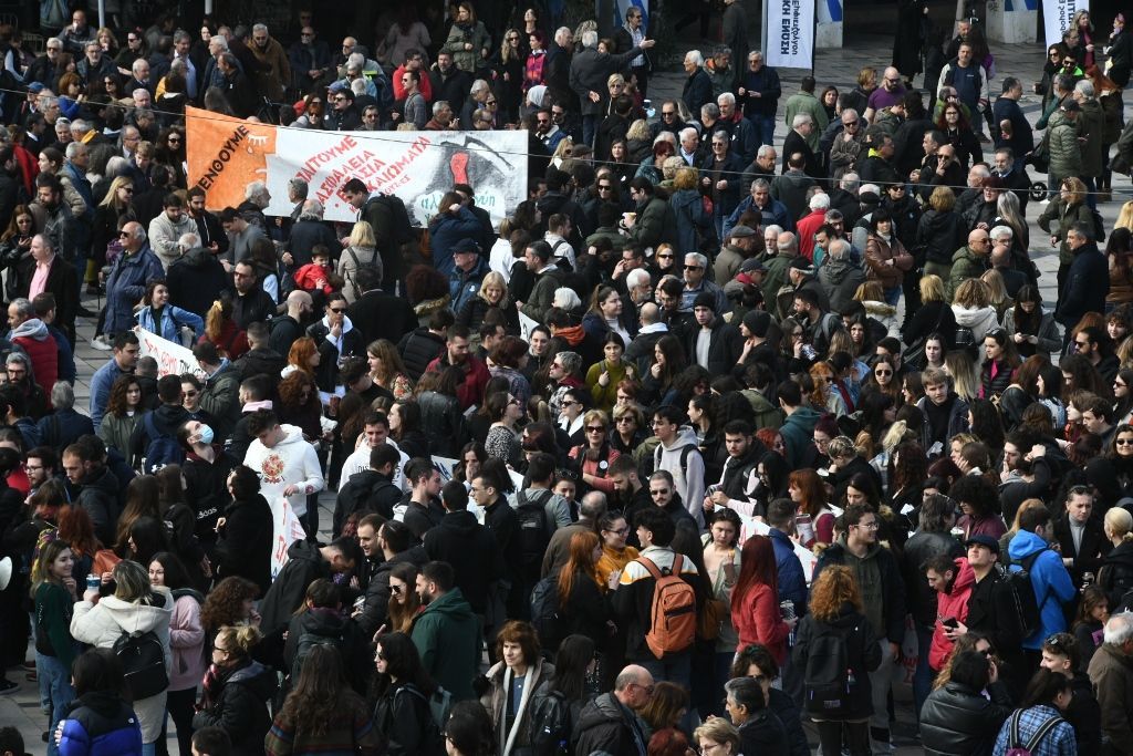 Σύσσωμη η Δημοτική Αρχή της Πάτρας στο συλλαλητήριο για τα Τέμπη