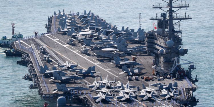 ΗΠΑ: Πολεμικό πλοίο σε γυμνάσια στη Νότια Κορέα.