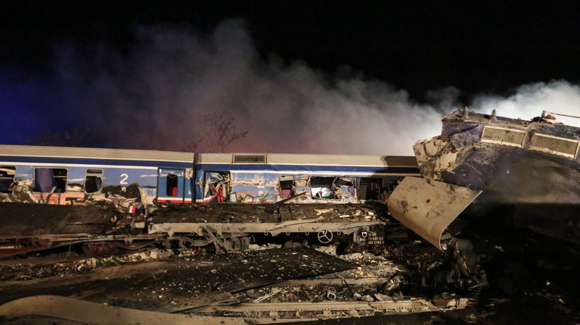 Σύγκρουση τρένων στη Λάρισα: Τριήμερο εθνικό πένθος κήρυξε ο Μητσοτάκης