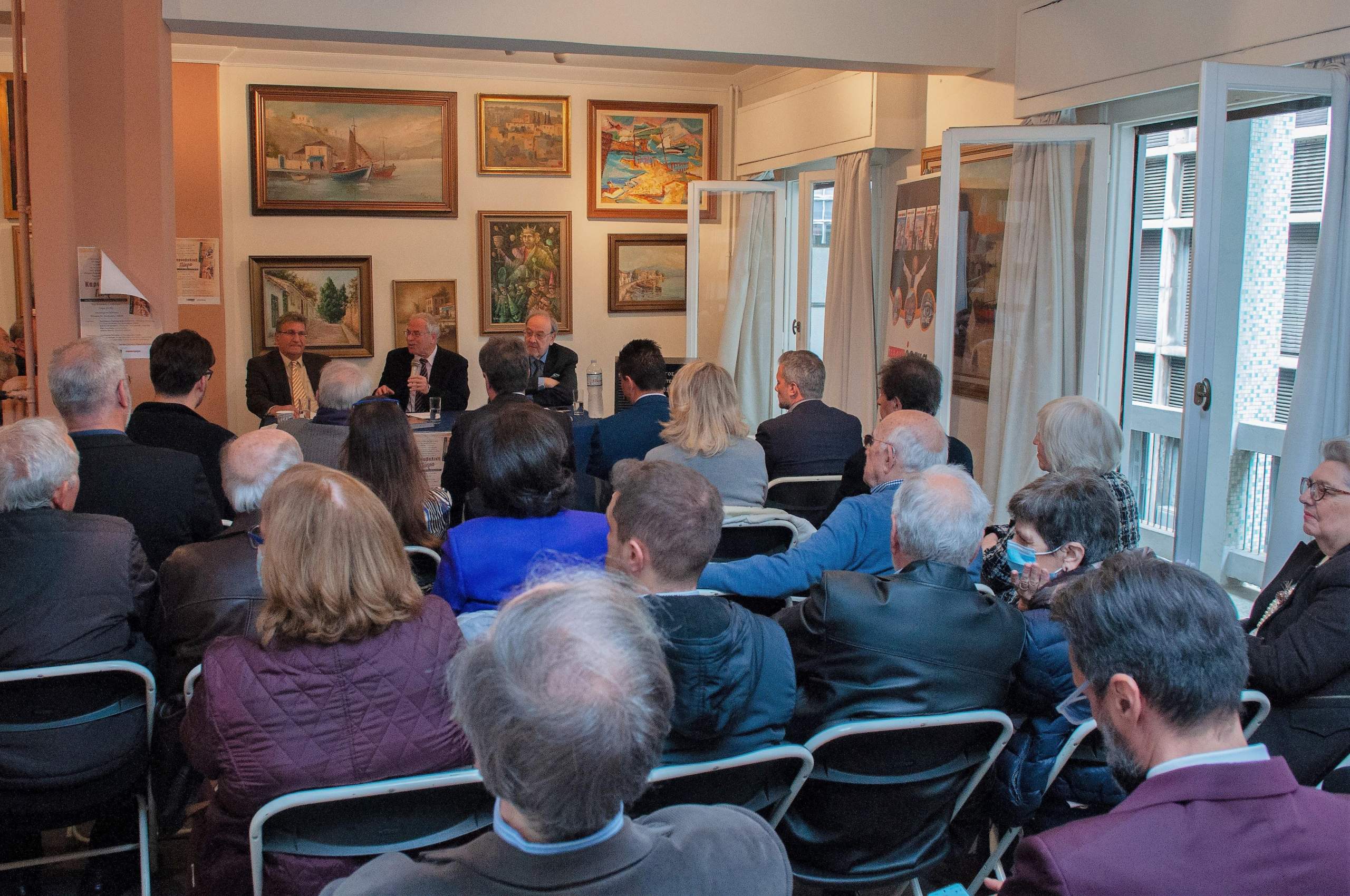 ΚΑΡΝΑΒΑΛΙΚΗ ΠΑΤΡΑ ΣΤΗΝ ΑΘΗΝΑ: Άρωμα αποκριάς στη παρουσίαση του λευκώματος του Παναγιώτη Ρηγόπουλου