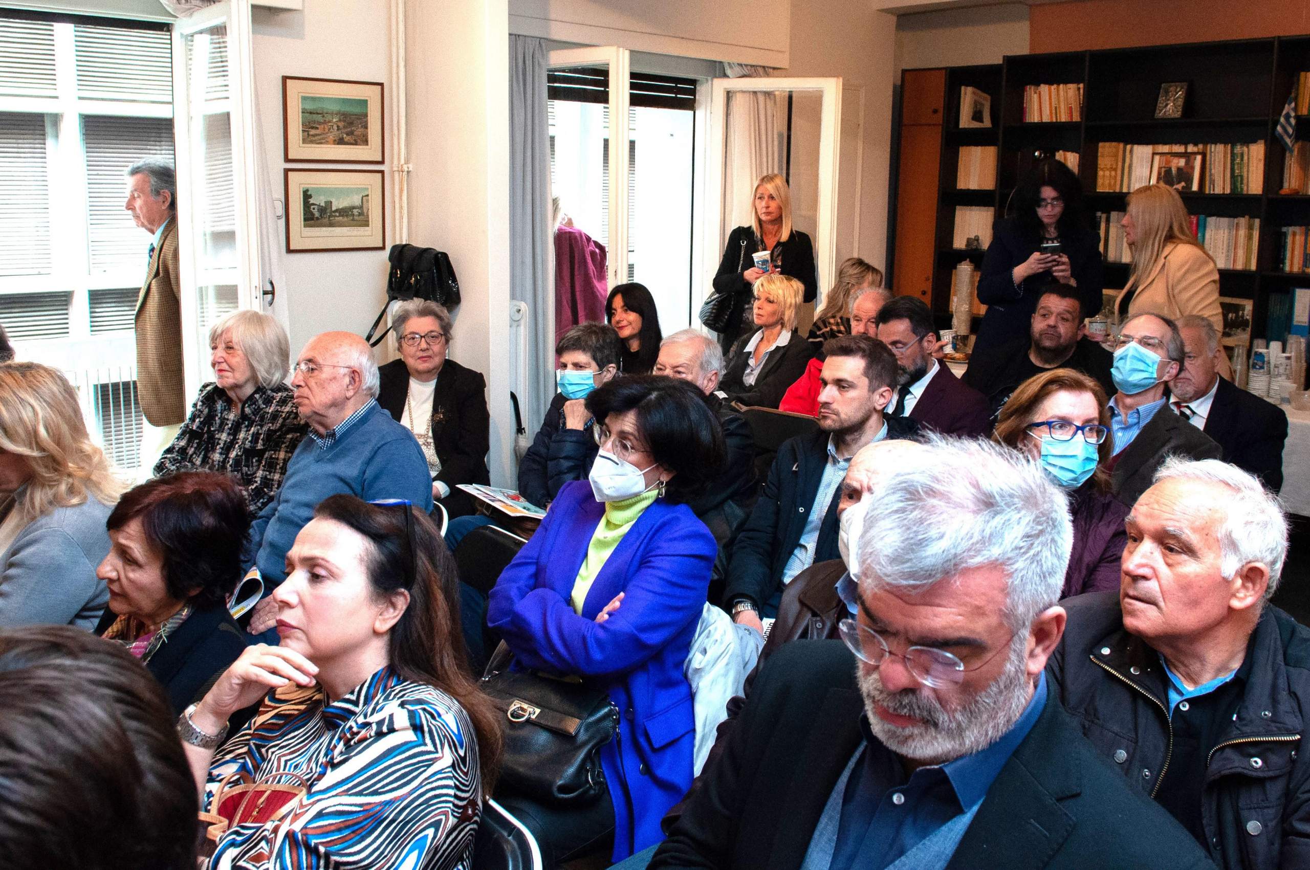 ΚΑΡΝΑΒΑΛΙΚΗ ΠΑΤΡΑ ΣΤΗΝ ΑΘΗΝΑ: Άρωμα αποκριάς στη παρουσίαση του λευκώματος του Παναγιώτη Ρηγόπουλου
