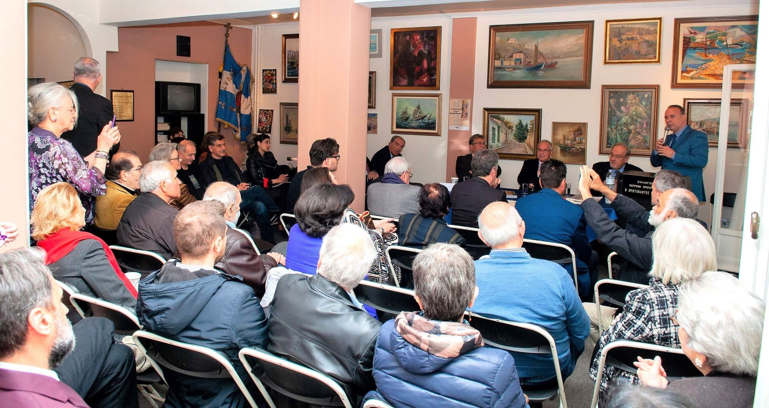 ΚΑΡΝΑΒΑΛΙΚΗ ΠΑΤΡΑ ΣΤΗΝ ΑΘΗΝΑ: Άρωμα αποκριάς στη παρουσίαση του λευκώματος του Παναγιώτη Ρηγόπουλου