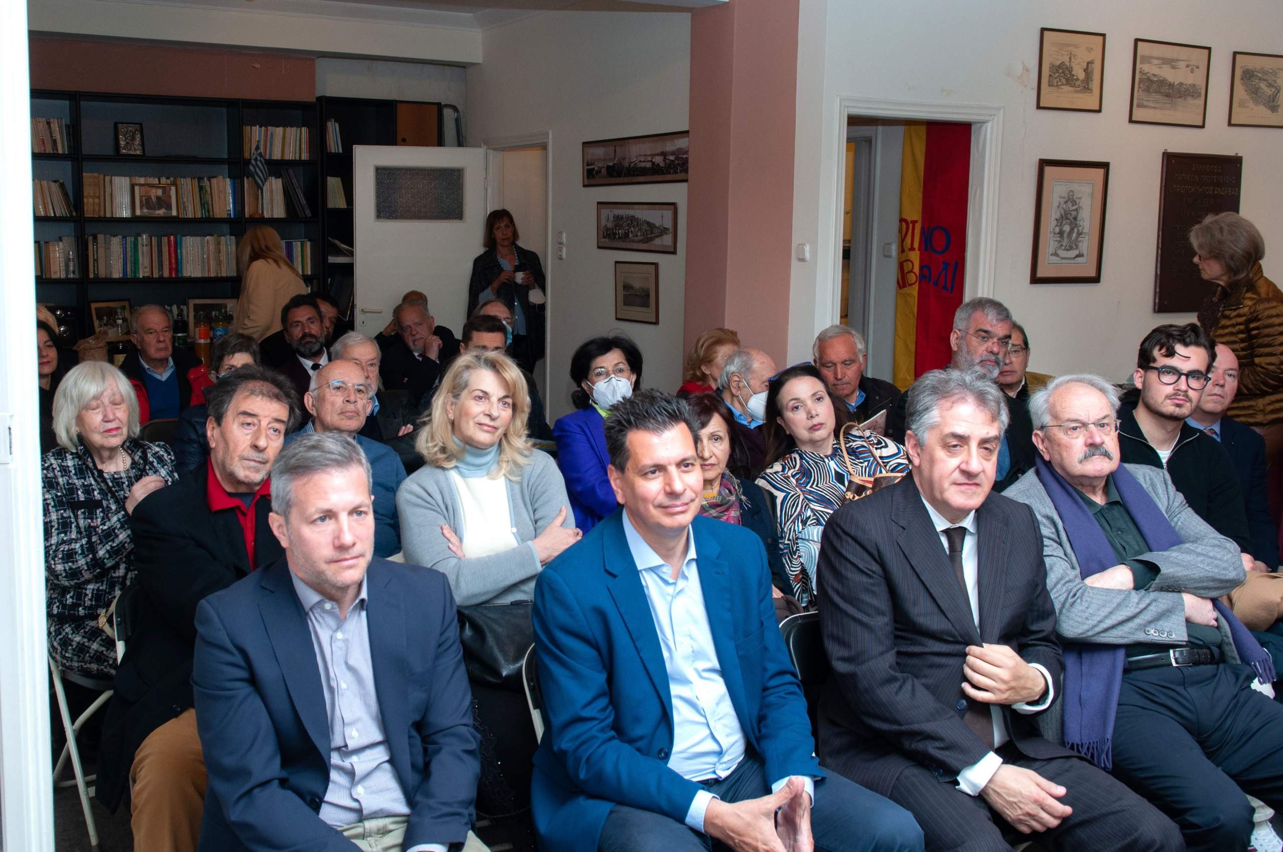 ΚΑΡΝΑΒΑΛΙΚΗ ΠΑΤΡΑ ΣΤΗΝ ΑΘΗΝΑ: Άρωμα αποκριάς στη παρουσίαση του λευκώματος του Παναγιώτη Ρηγόπουλου