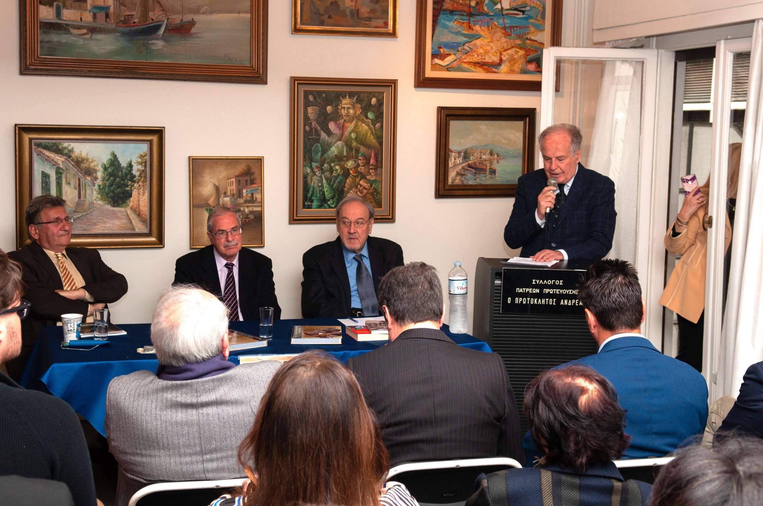 ΚΑΡΝΑΒΑΛΙΚΗ ΠΑΤΡΑ ΣΤΗΝ ΑΘΗΝΑ: Άρωμα αποκριάς στη παρουσίαση του λευκώματος του Παναγιώτη Ρηγόπουλου