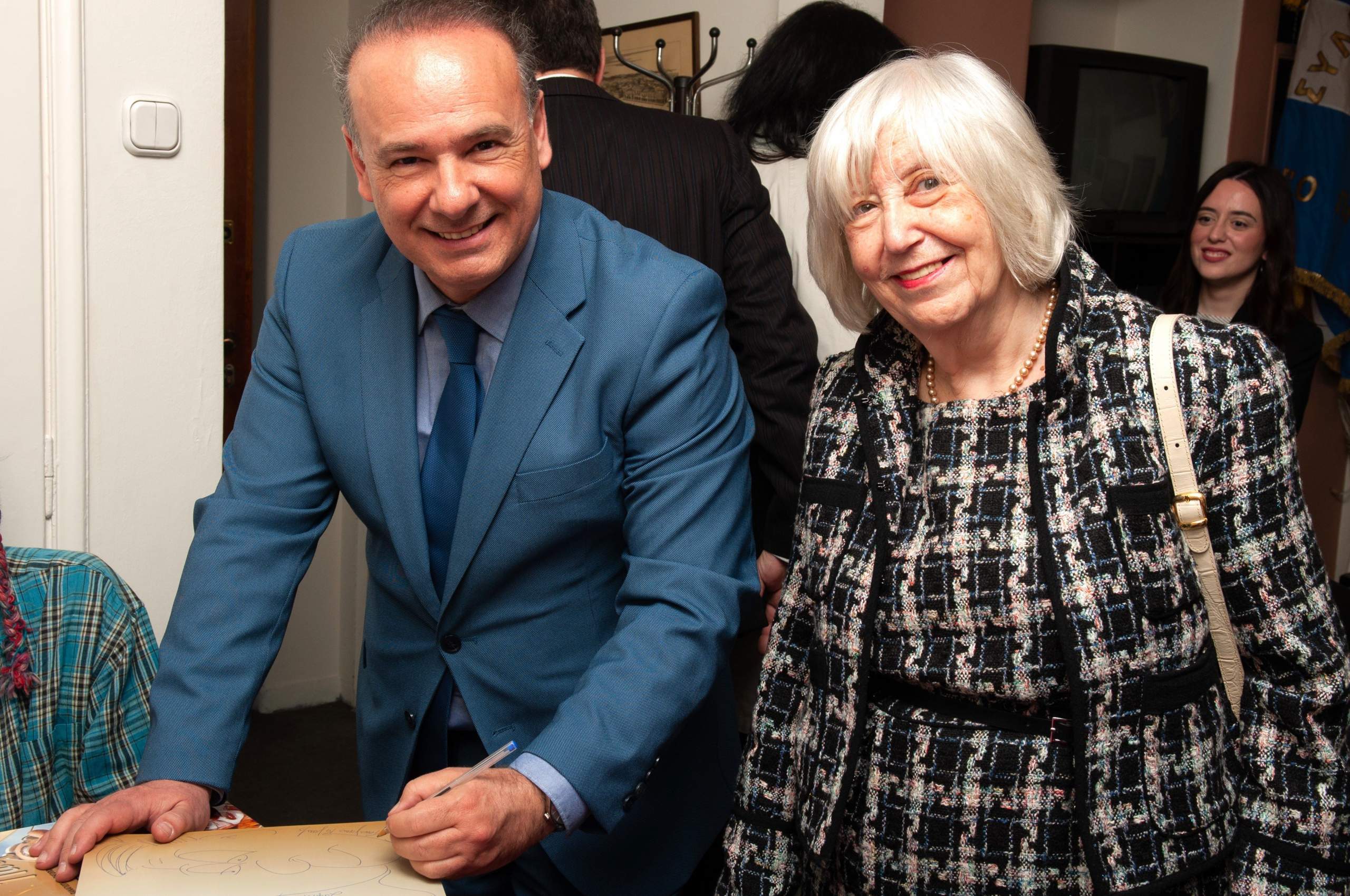 ΚΑΡΝΑΒΑΛΙΚΗ ΠΑΤΡΑ ΣΤΗΝ ΑΘΗΝΑ: Άρωμα αποκριάς στη παρουσίαση του λευκώματος του Παναγιώτη Ρηγόπουλου