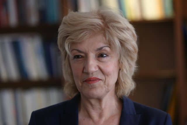 Η Σία Αναγνωστοπούλου στην εκπομπή «Βράδυ Κυριακής» στο ΕΡΤNEWS