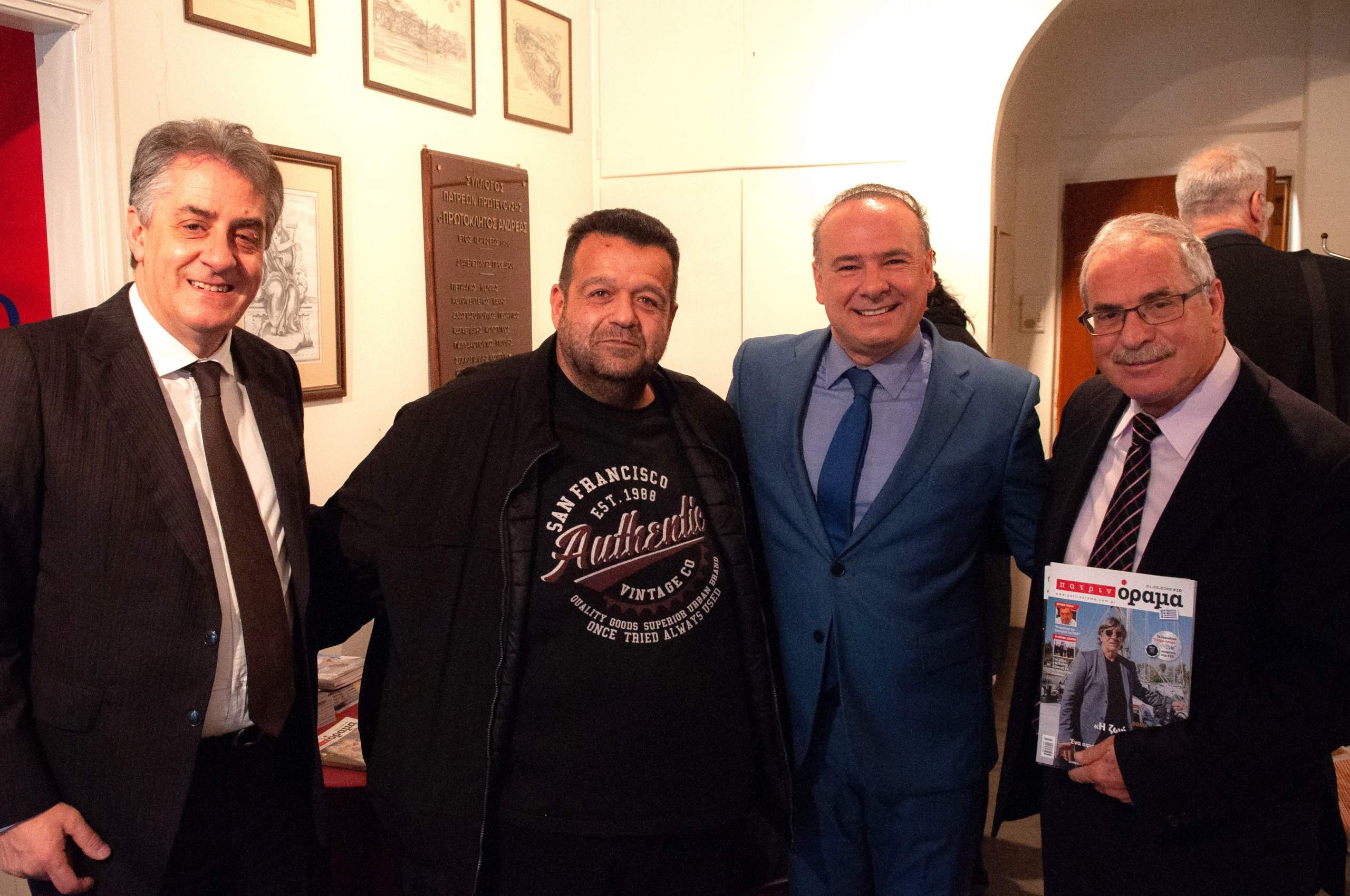 ΚΑΡΝΑΒΑΛΙΚΗ ΠΑΤΡΑ ΣΤΗΝ ΑΘΗΝΑ: Άρωμα αποκριάς στη παρουσίαση του λευκώματος του Παναγιώτη Ρηγόπουλου