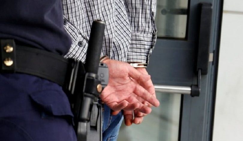 Κρήτη: Μπήκε στο καφενείο και άρχισε να χαστουκίζει τη σύντροφο του