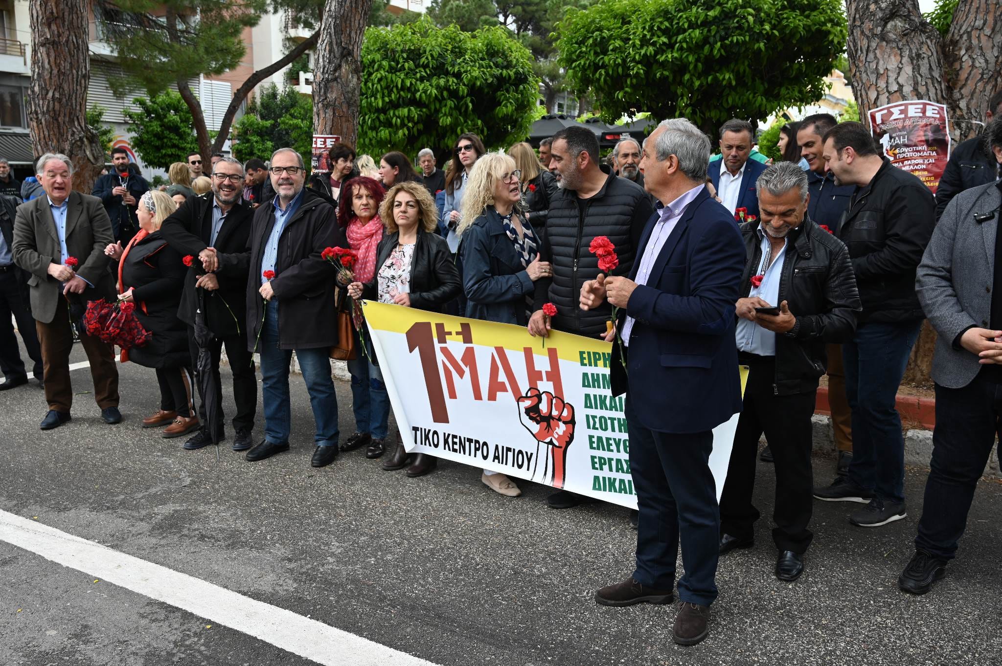 Ο υποψήφιος βουλευτής Αχαΐας του ΠΑΣΟΚ Μαρίνος Σκανδάμης, με το Εργατικό Κέντρο Αιγίου τίμησε την Πρωτομαγιά