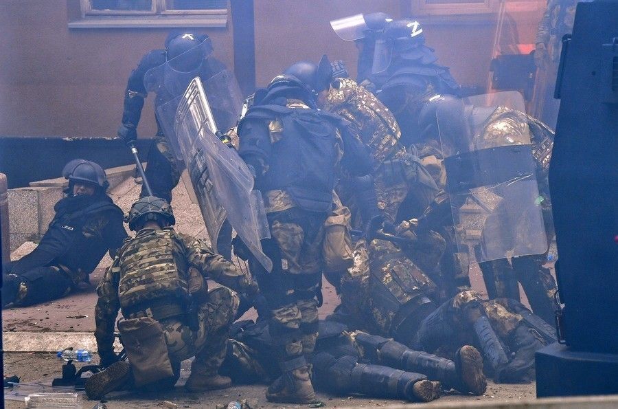 Κόσοβο: Σφοδρές συγκρούσεις αστυνομικών-διαδηλωτών