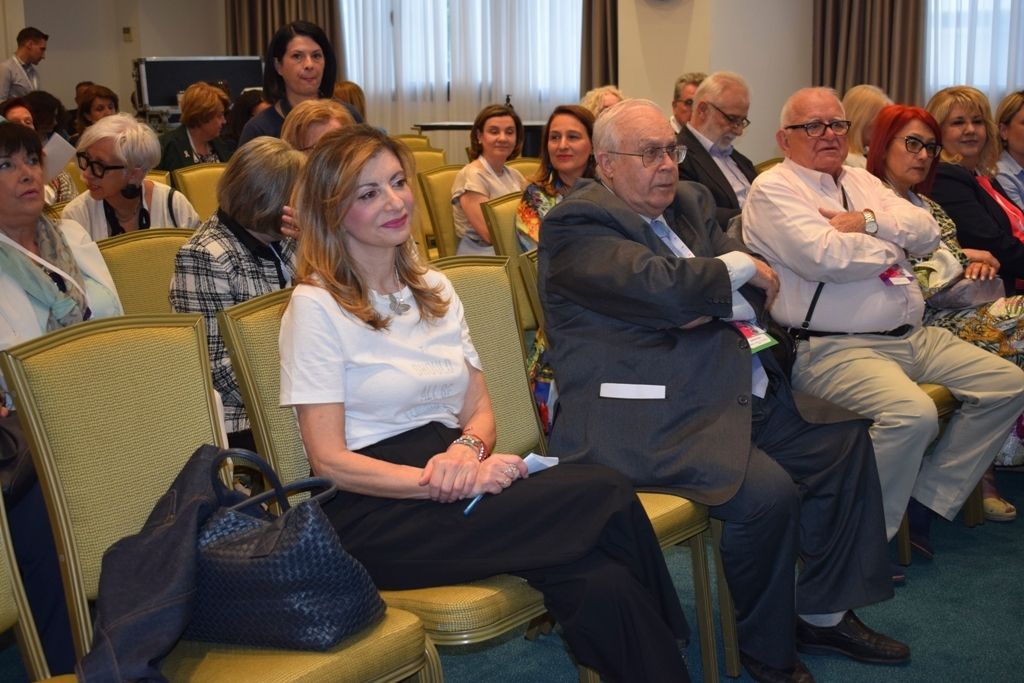 Η Αντιδήμαρχος Βίβιαν Σαμούρη 2ο Συνέδριο Ψυχοκοινωνικής Υποστήριξης στην Ογκολογία «Κατανοώντας την Ανάγκη- Διερευνώντας το Κενό», που διοργάνωσε στην Πάτρα, ο Σύλλογος Γυναικών με Καρκίνο Μαστού «ΑΛΜΑ ΖΩΗΣ»