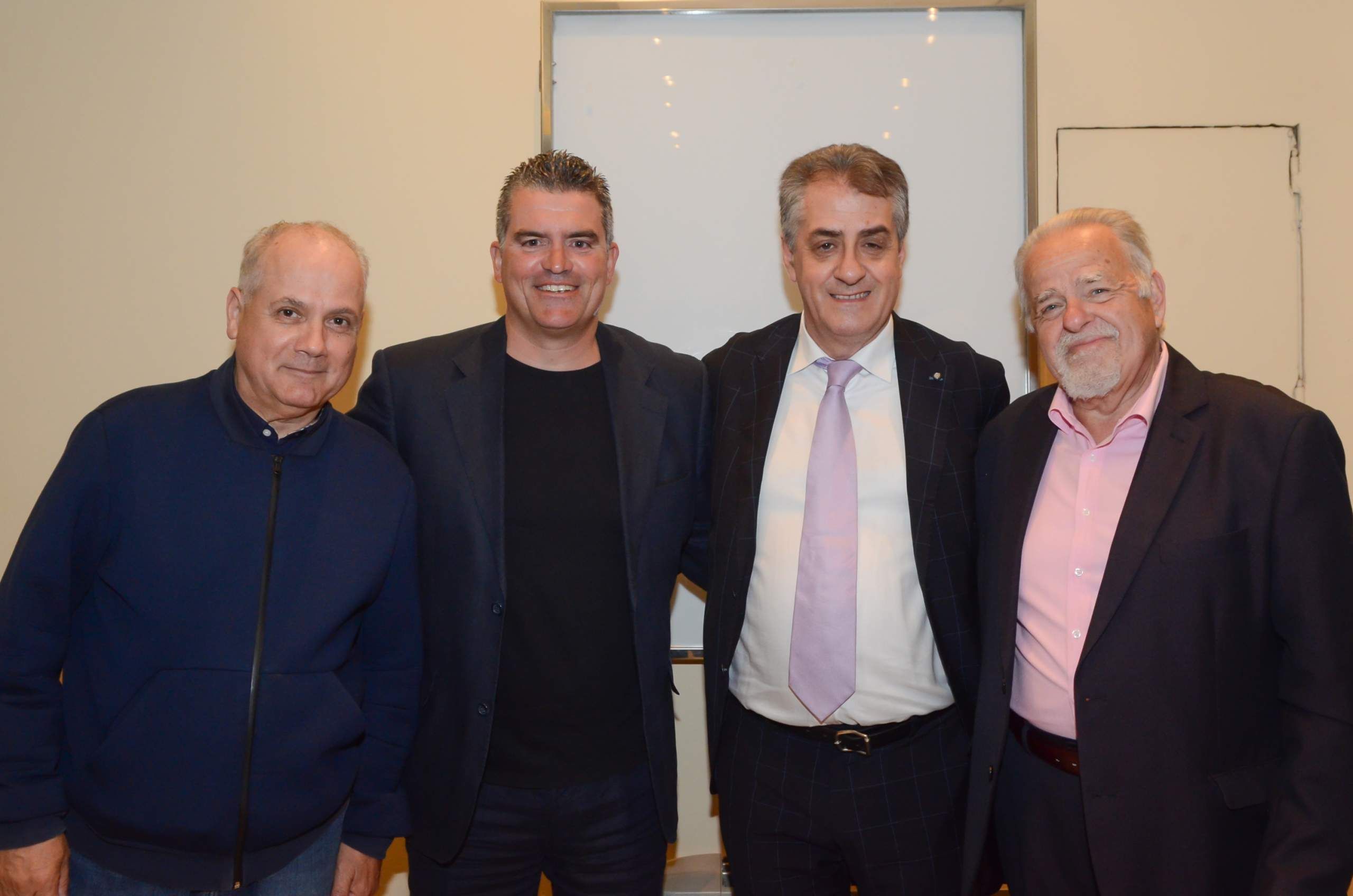 To “πατρινόραμα» τίμησε τον Κώστα Τουρνά στην μεγαλειώδη συναυλία του στο «ΠΑΝΘΕΟΝ»