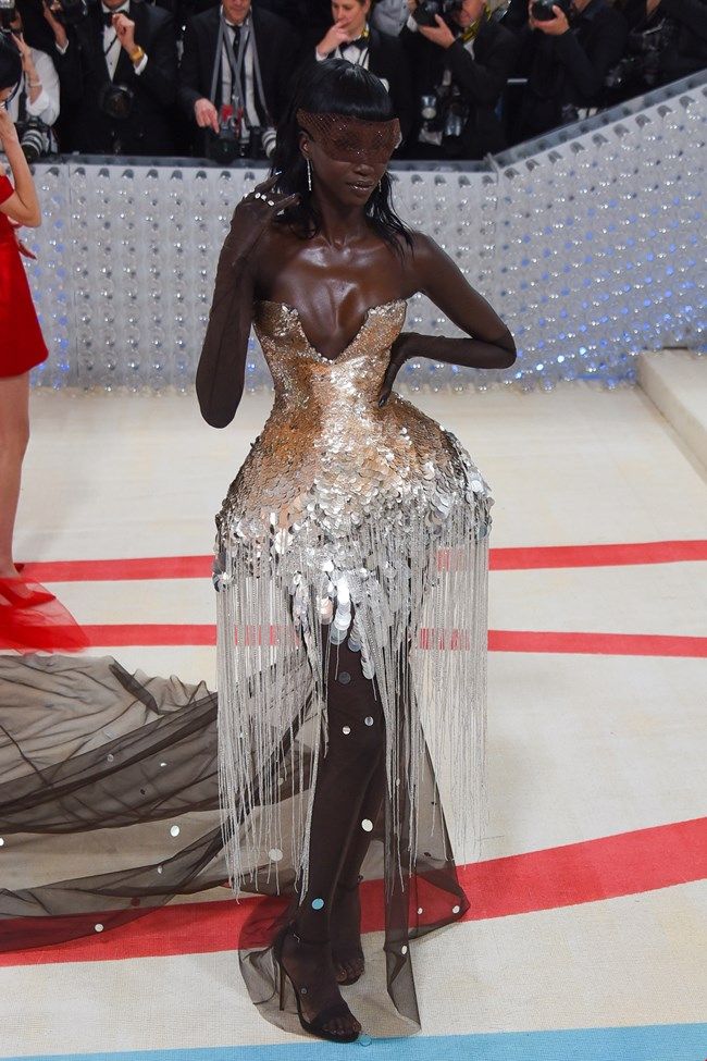Met Gala 2023: Προς τιμή του Karl Lagerfeld – Όλες οι εμφανίσεις των celebrities στο κόκκινο χαλί