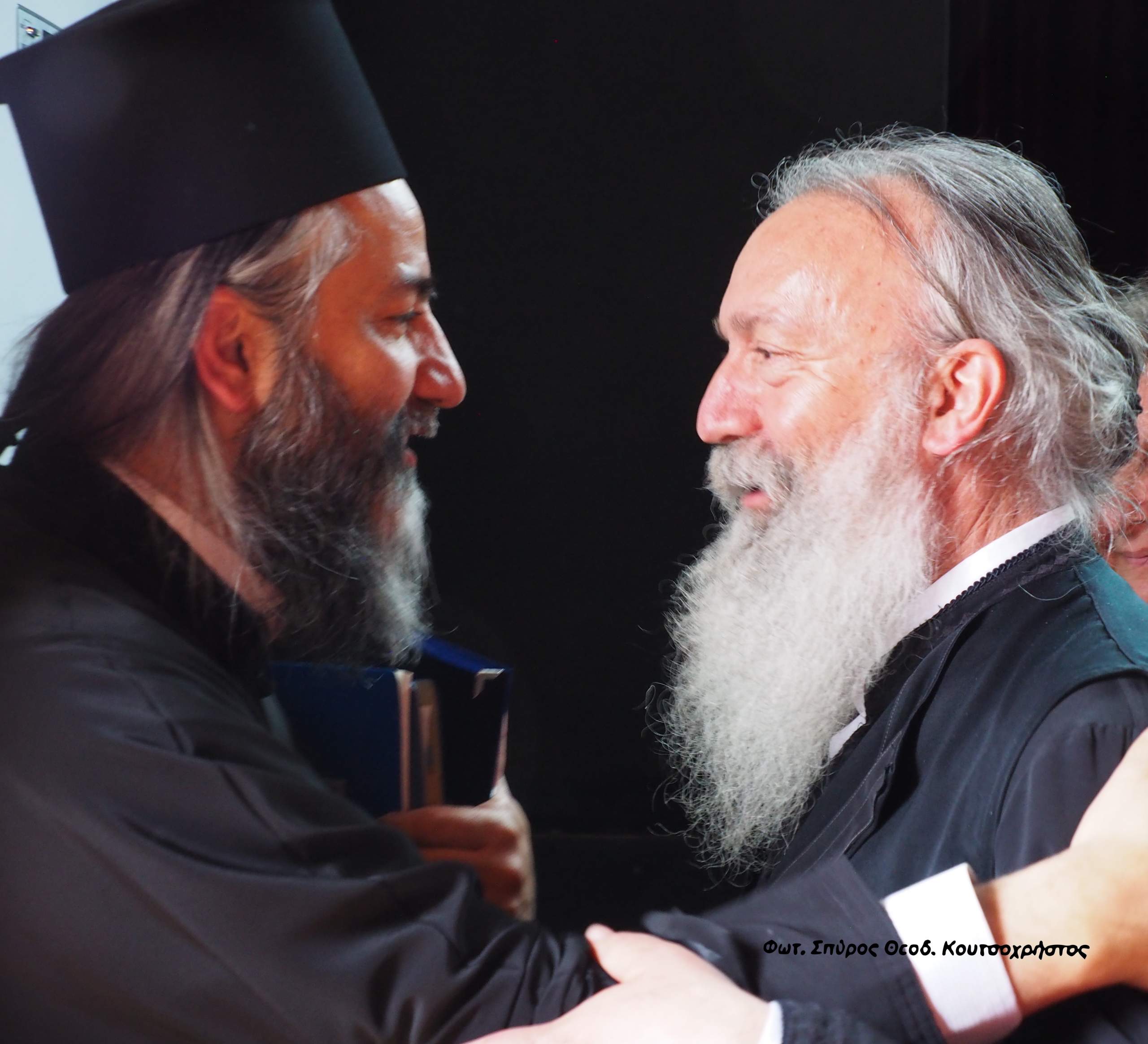 Το νέο βιβλίο του Αρχιμανδρίτη π . Ιακώβου Κανάκη παρουσιάστηκε στην Μάνδρα Αττικής