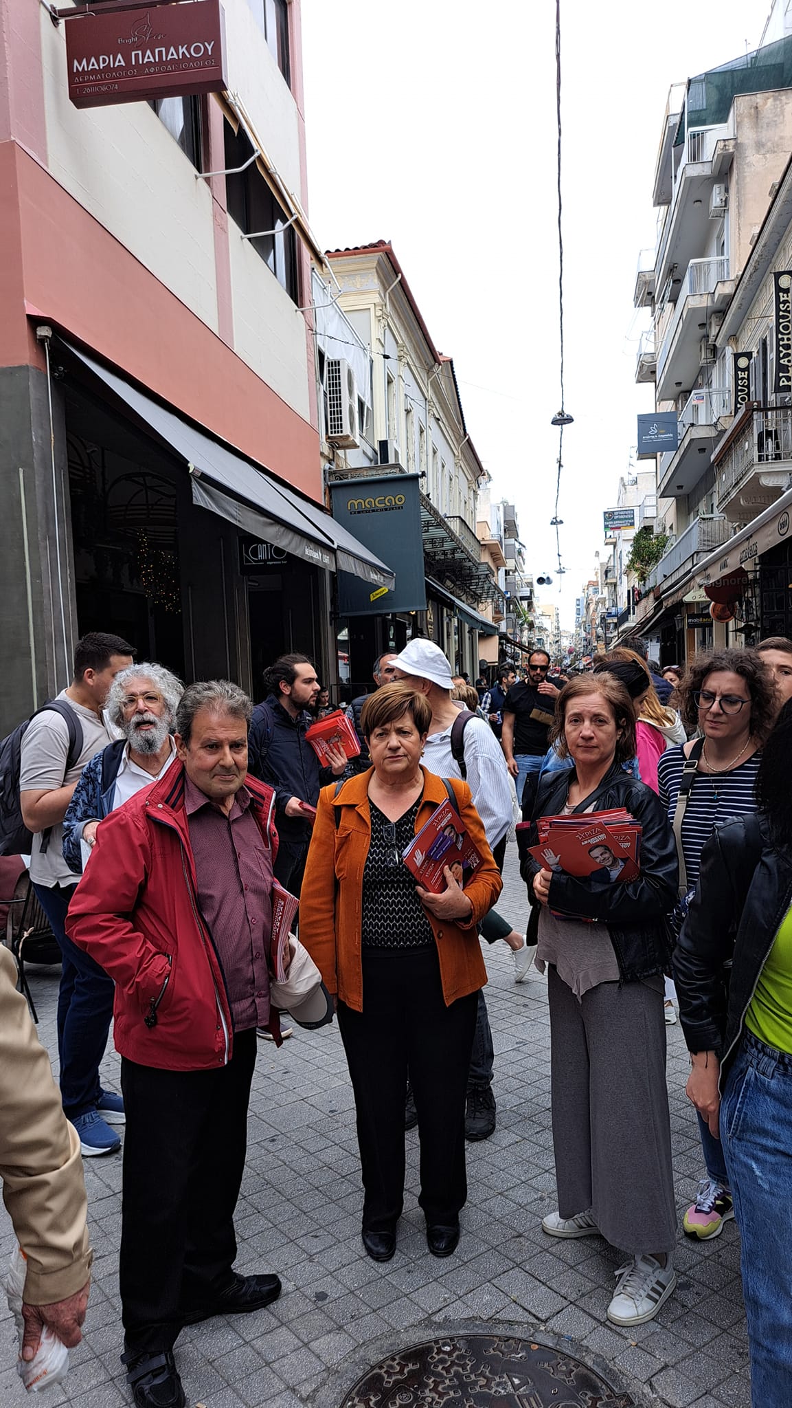 Η υπ.βουλευτής του ΣΥΡΙΖΑ-ΠΣ Γιώτα Παναγοπούλου-Σταυρούλια στο ιστορικό κέντρο της Πάτρας