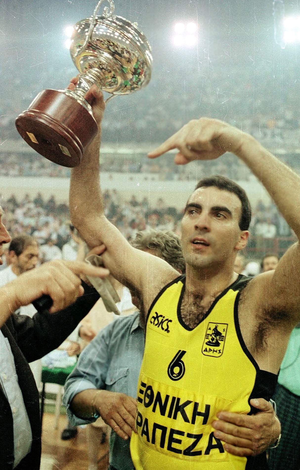 Η ΕΟΚ τιμάει τον Νίκο Γκάλη