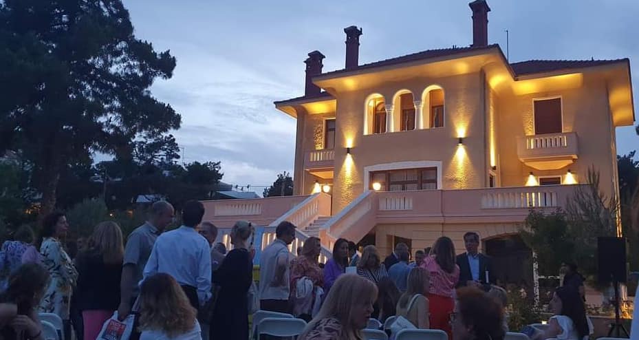 Μια ανθοδέσμη ανθρώπων στην παρουσίαση του βιβλίου «ΔΑΝΕΙΚΟΣ ΧΡΟΝΟΣ»