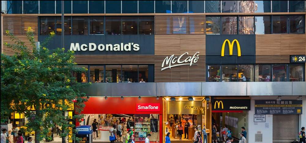 Βρετανία – McDonald’s: 1000 καταγγελίες για ρατσισμό, σεξουαλική παρενόχληση και μπούλινγκ