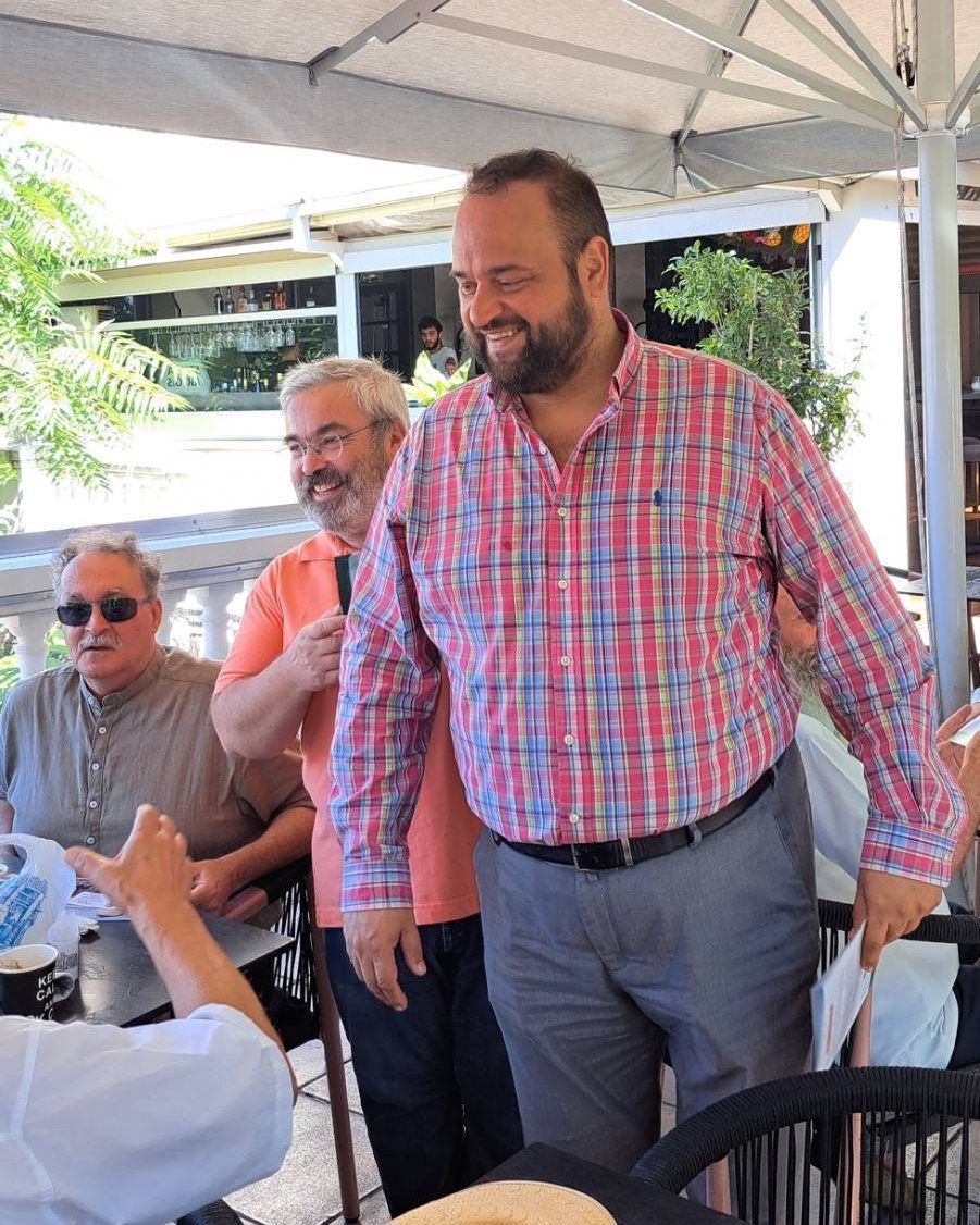 Στο πλευρό του Βασίλη Αϊβαλή αεικίνητος ο Παναγιώτης Δρούζας καθ’ όλη την διάρκεια του προεκλογικού αγώνα.