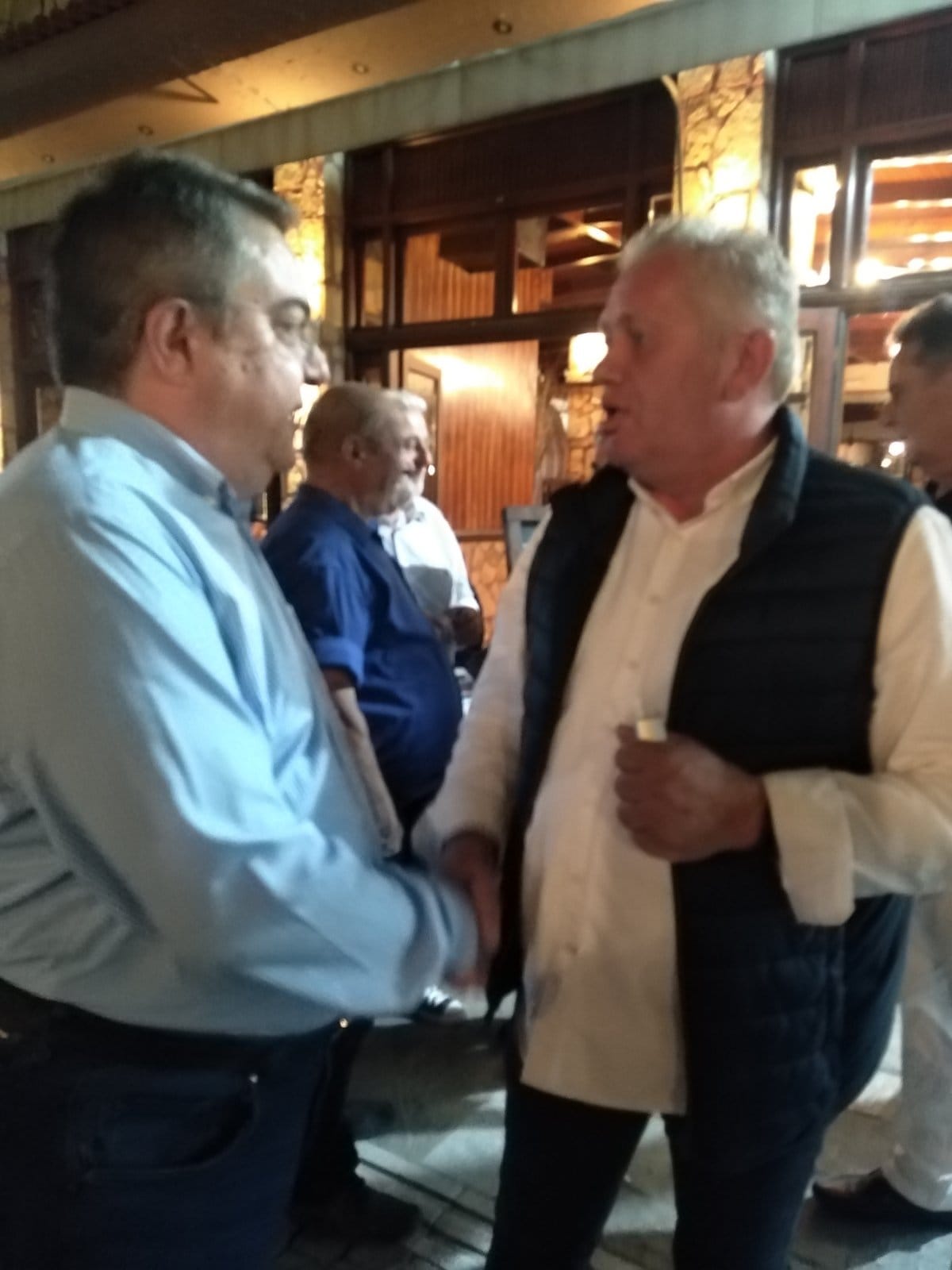 Ο Δημήτρης Κομνηνός υπ. περιφερειακός σύμβουλος της Π.Ε. Αχαΐας  με την παράταξη του Κώστα Καρπέτα σε περιοδεία στα Καλάβρυτα