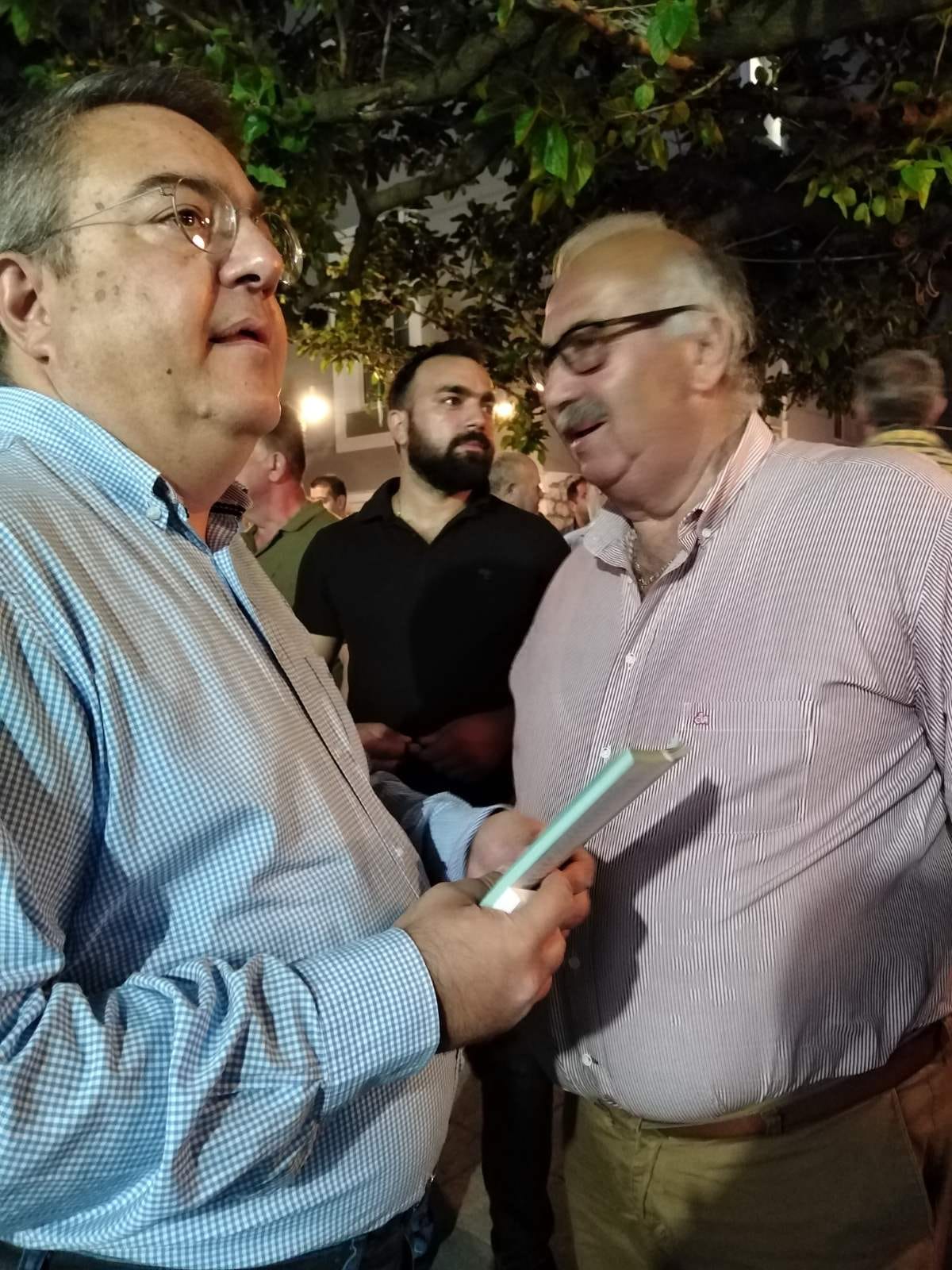 Ο Δημήτρης Κομνηνός υπ. περιφερειακός σύμβουλος της Π.Ε. Αχαΐας  με την παράταξη του Κώστα Καρπέτα σε περιοδεία στα Καλάβρυτα