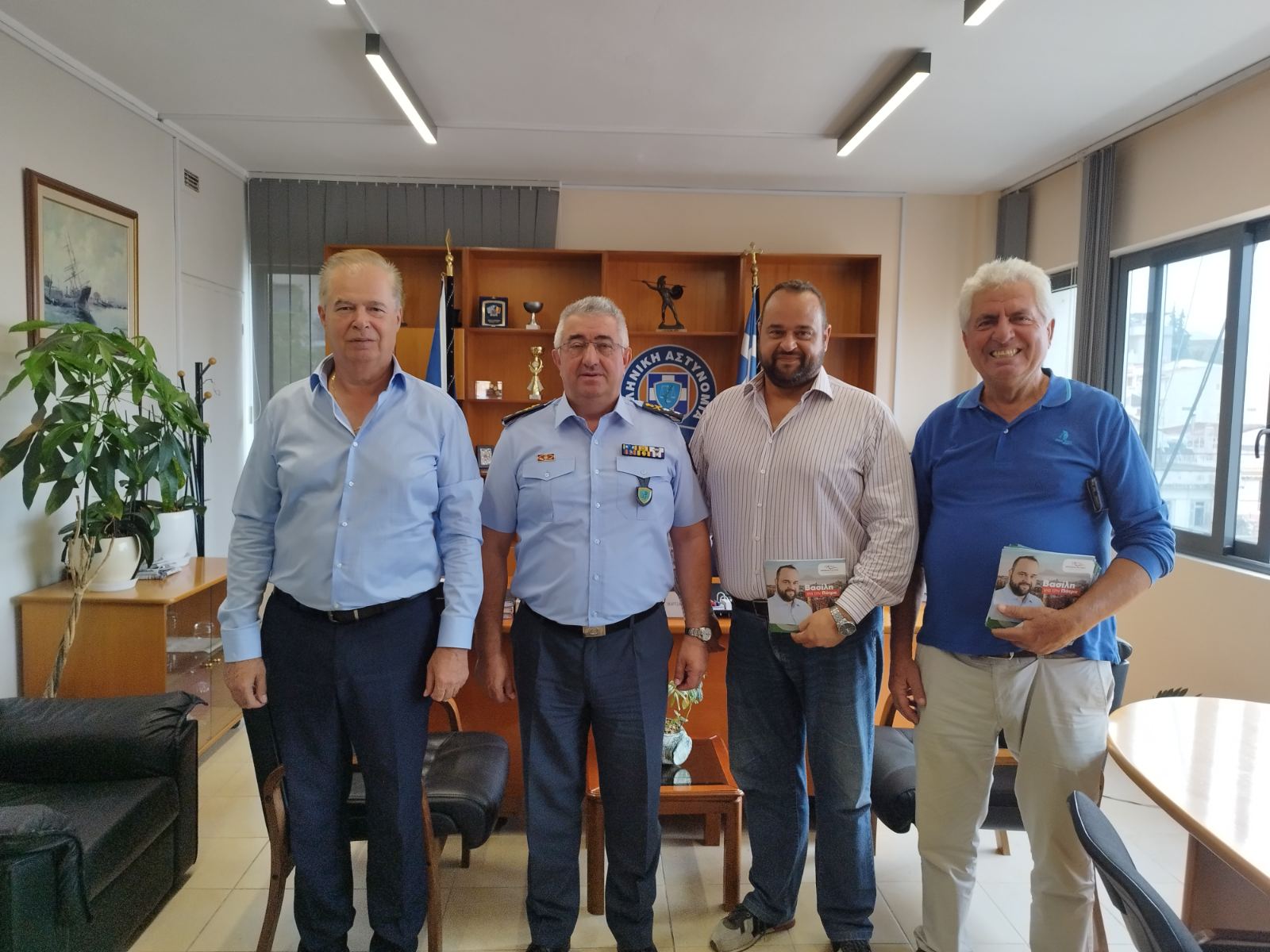 Επίσκεψη Βασίλη Αϊβαλή σε Αστυνομία και Πυροσβεστική
