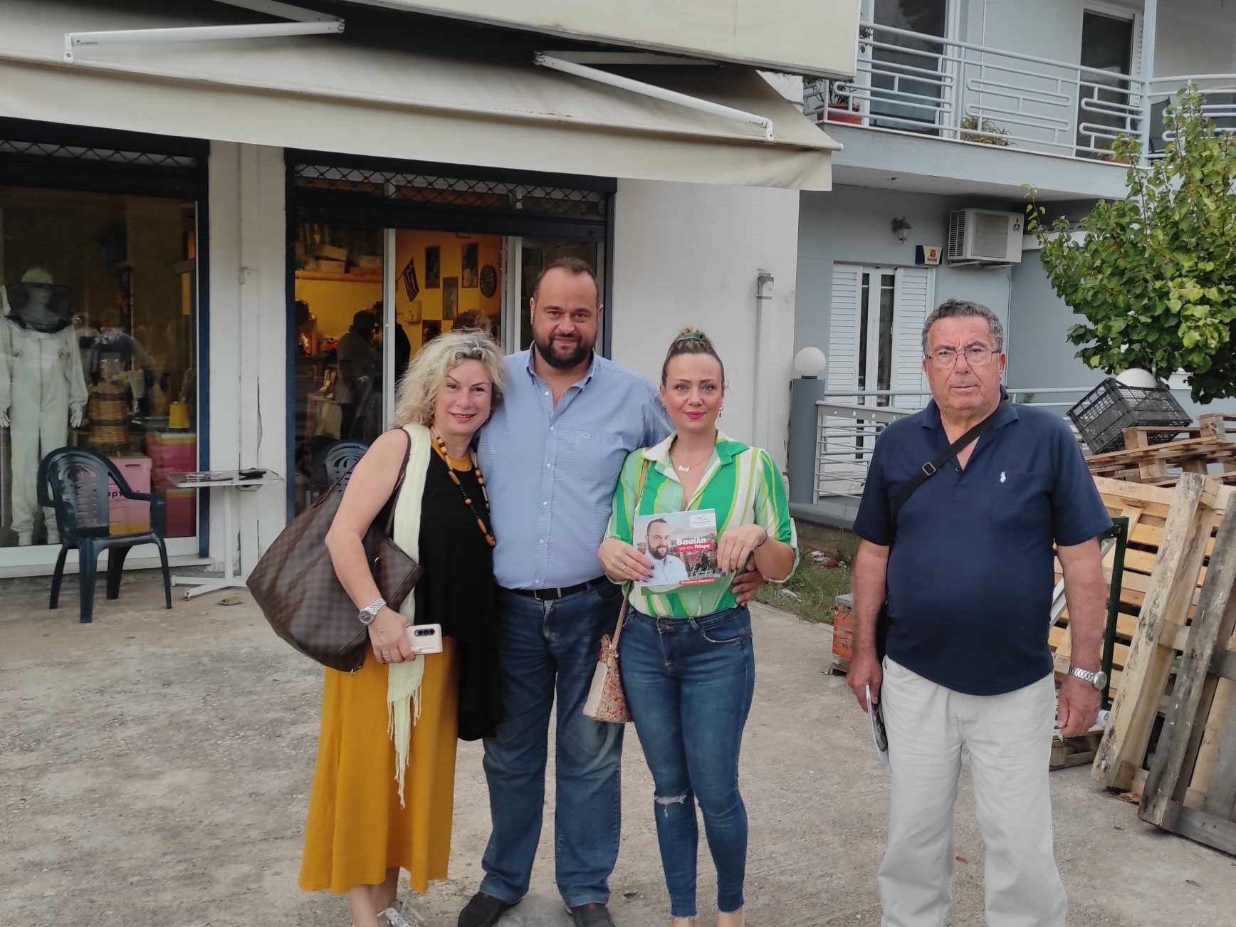 Δίπλα στον Βασίλη Αϊβαλη οι κάτοικοι της Οβρυάς