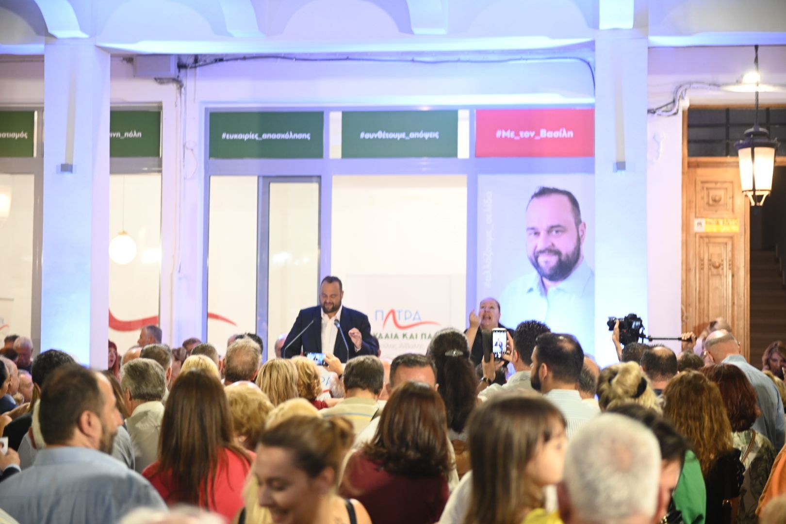 Βασίλης Αϊβαλής: Πλήθος κόσμου στα εγκαίνια του προεκλογικού κέντρου