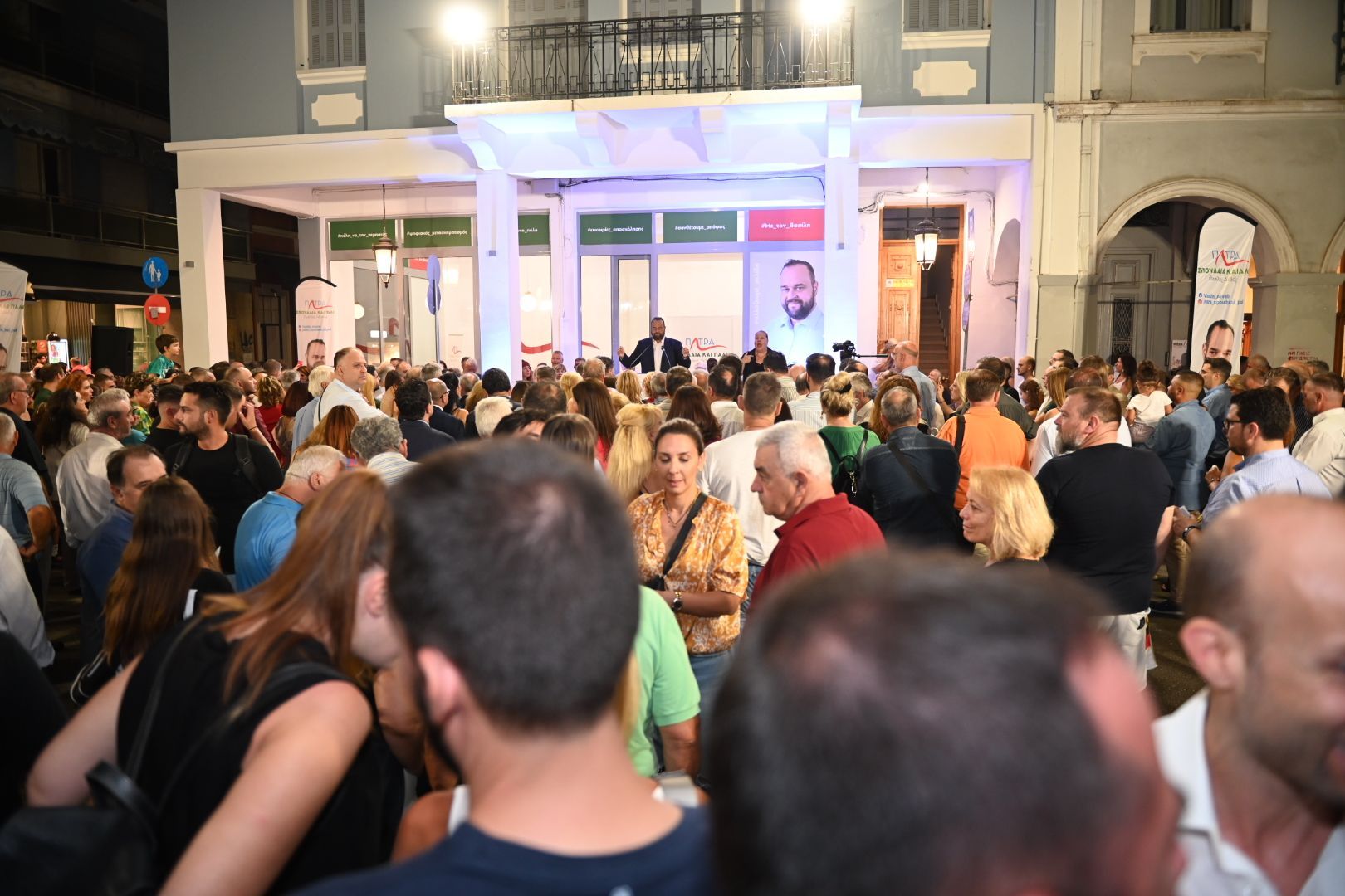 Βασίλης Αϊβαλής: Πλήθος κόσμου στα εγκαίνια του προεκλογικού κέντρου