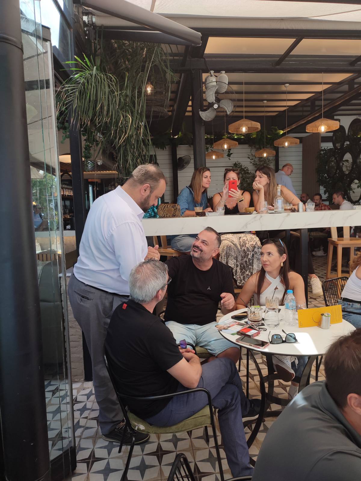 Στην Ηρώων Πολυτεχνείου ο Βασίλης Αϊβαλής- Τα είπε με τη νεολαία