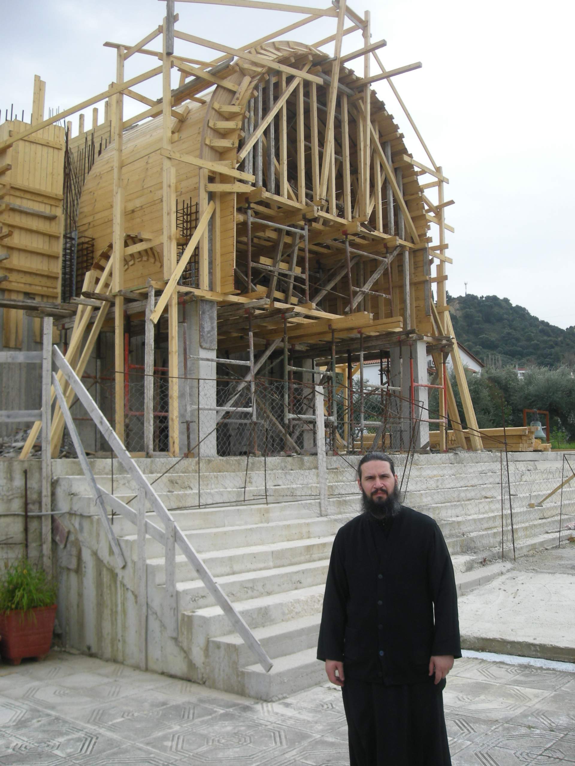 Εφημέριος του Ιερού Ναού Αγίου Χαραλάμπους Τσουκαλεΐκων π. Δημήτριος Μπιλιανός :  “Η ανέγερση του Ιερού Ναού του Αγίου Χαραλάμπους είναι έργο του Θεού”