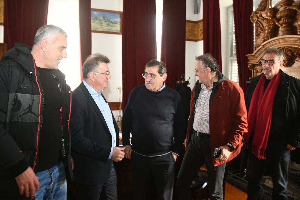 Συνάντηση Πελετίδη με τον Δήμαρχο και Αντιδημάχους του Δήμου Κορινθίων