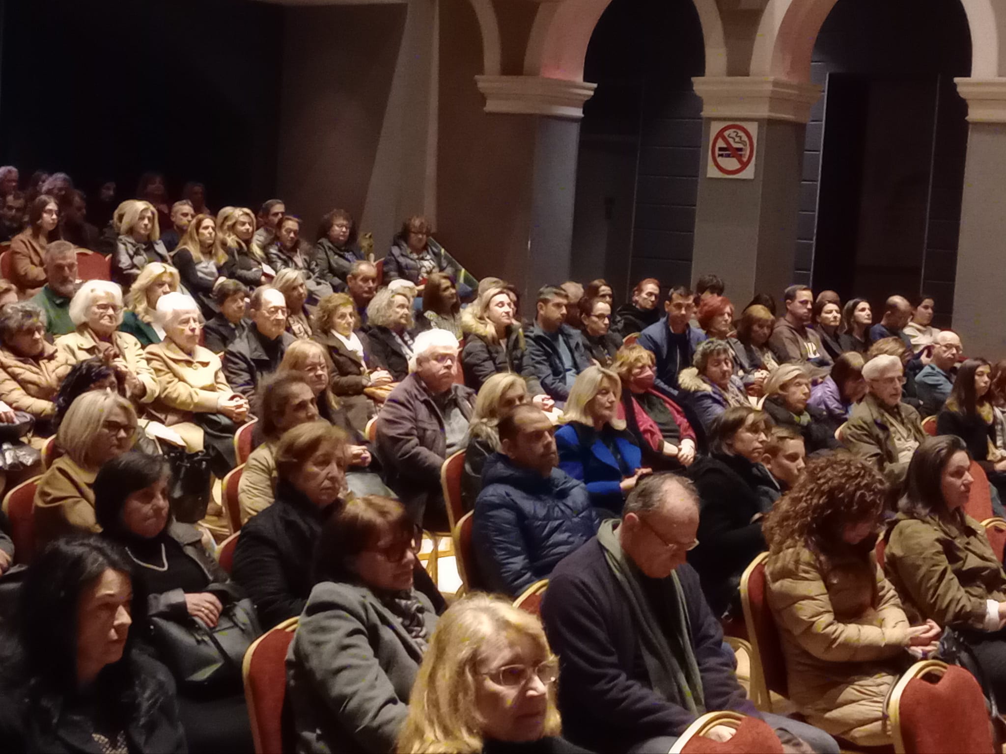 Στο κατάμεστο από κόσμο πολυχώρο “Royal” η προβολή του ντοκιμαντέρ “Ο Άγιος Πορφύριος και η πολυκλινική Αθηνών” 
