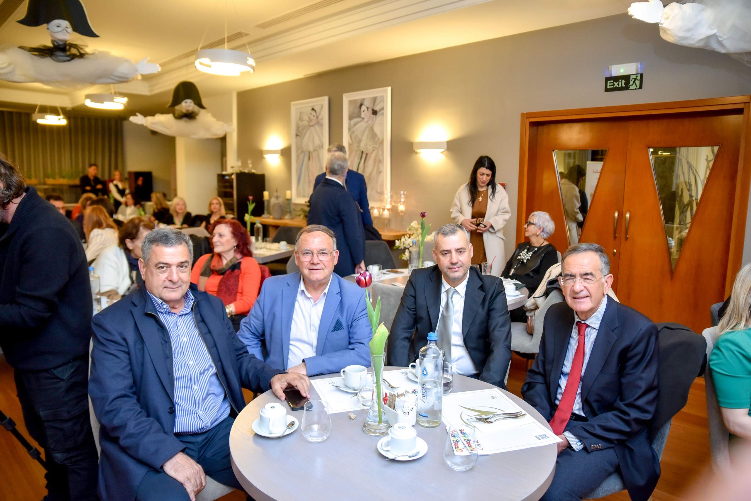 H βραβευμένη chef Ντίνα Νικολάου παρουσίασε το βιβλίο της “Dina’s Bakery¨