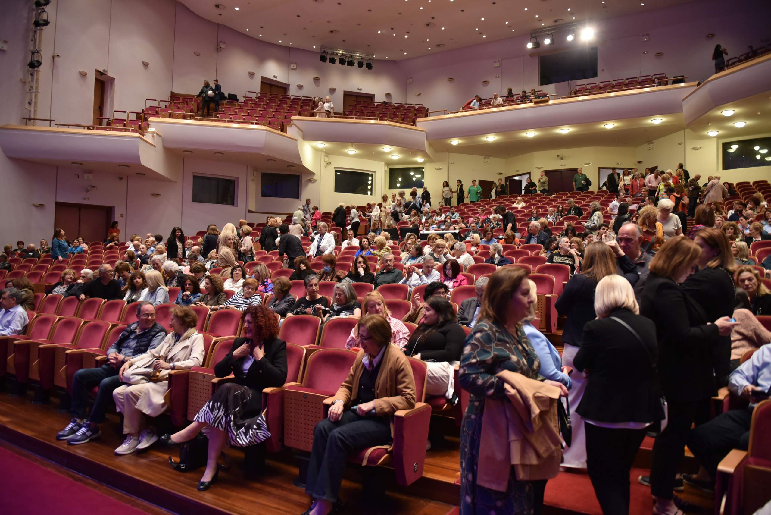 Ενθουσίασε το κοινό το αφιέρωμα στον αξέχαστο Λουκιανό Κηλαηδόνη του περιοδικού “Πατρινόραμα”