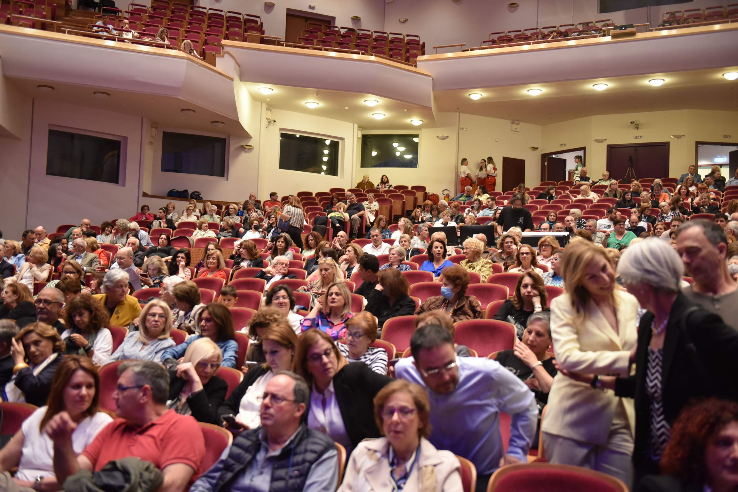 Ενθουσίασε το κοινό το αφιέρωμα στον αξέχαστο Λουκιανό Κηλαηδόνη του περιοδικού “Πατρινόραμα”