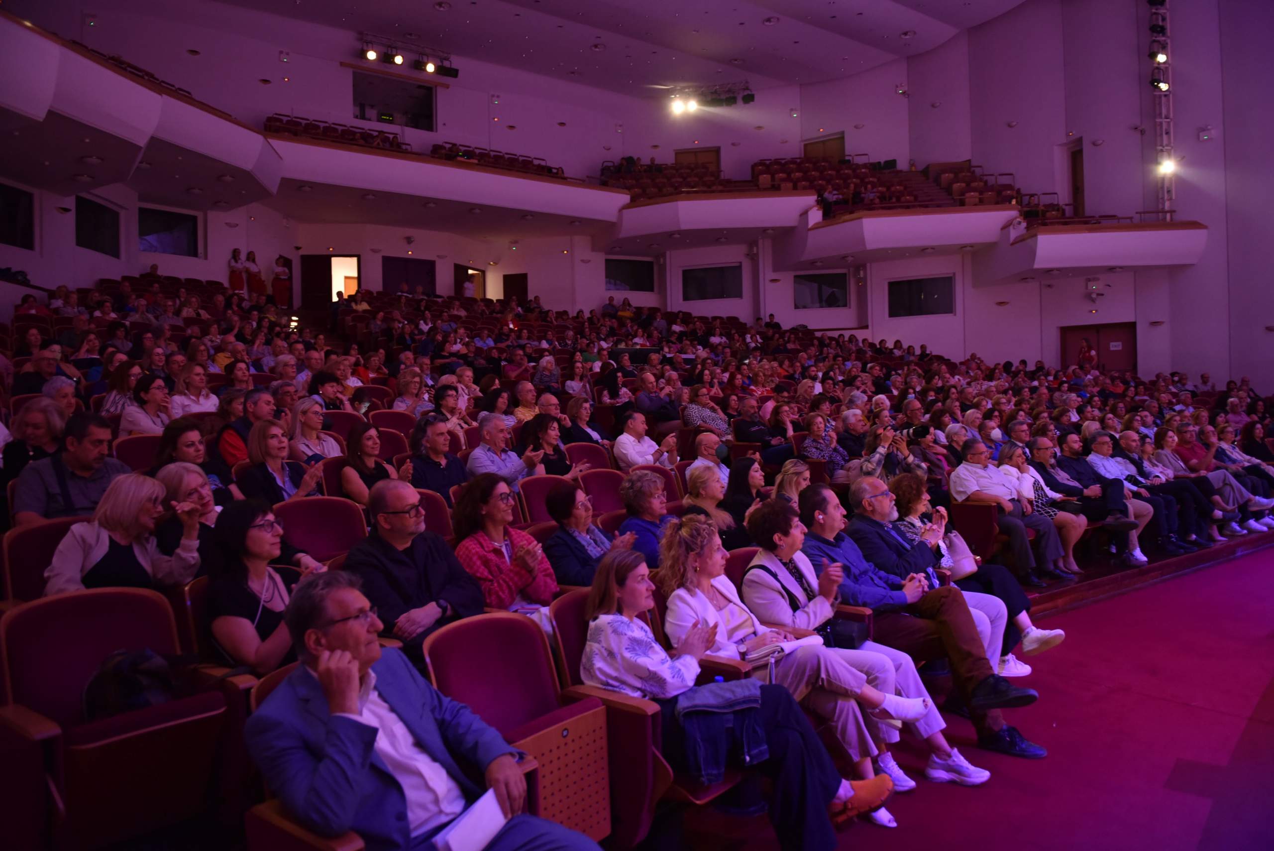 Ενθουσίασε το κοινό το αφιέρωμα στον αξέχαστο Λουκιανό Κηλαηδόνη του περιοδικού “Πατρινόραμα”