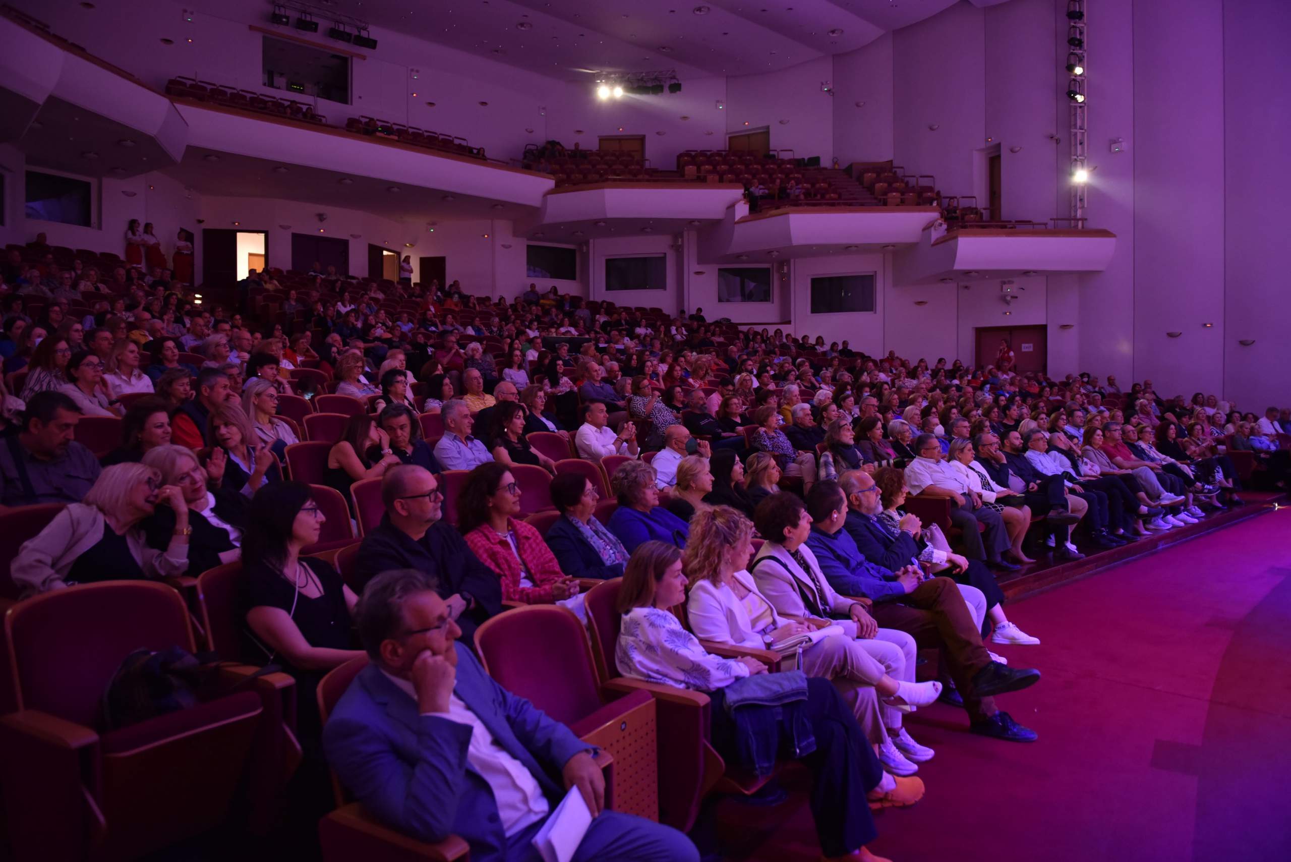 Ενθουσίασε το κοινό το αφιέρωμα στον αξέχαστο Λουκιανό Κηλαηδόνη του περιοδικού “Πατρινόραμα”