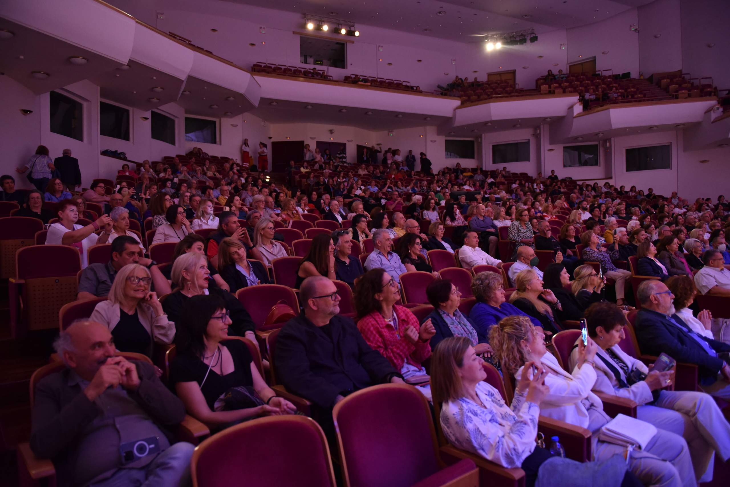 Ενθουσίασε το κοινό το αφιέρωμα στον αξέχαστο Λουκιανό Κηλαηδόνη του περιοδικού “Πατρινόραμα”